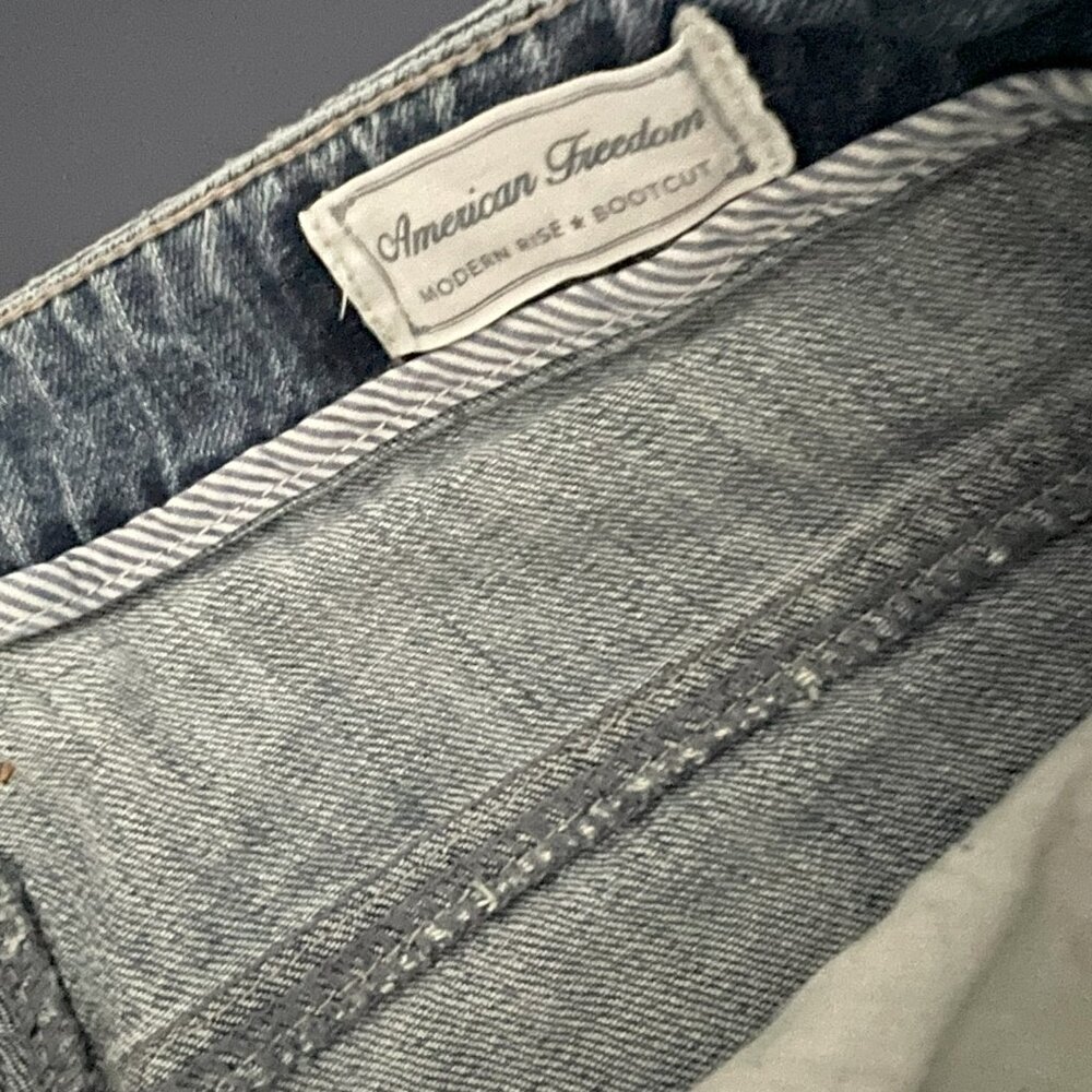 VINTAGE Tommy Hilfiger Women’s Cropped Flare jeans. Light wash denim. Size 8 - Picture 5 of 5